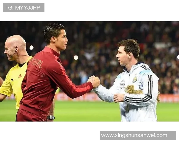 足球传奇：从贝利到梅西 揭秘历史伟大球星的崛起与辉煌