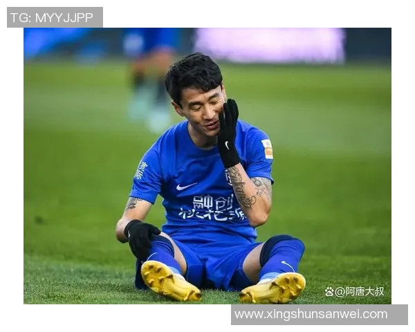 足球明星头部遭踢击事件曝光引发热议赛场暴力行为再度成为焦点