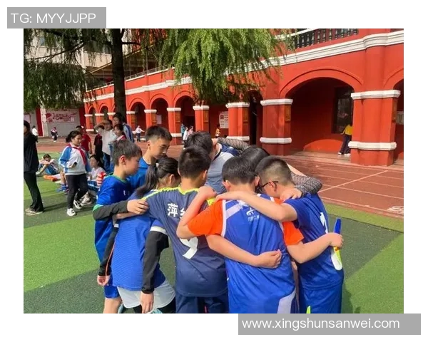 足球明星齐聚一堂 笑颜共赏激情时刻 揭开绿茵场上的璀璨星光